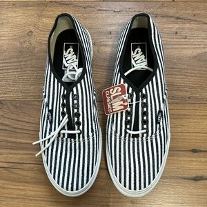 Vans Slim Classics Black and White Stripes